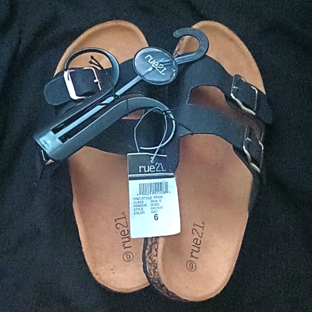 Rye 21 buckle sandals size 6✨✨